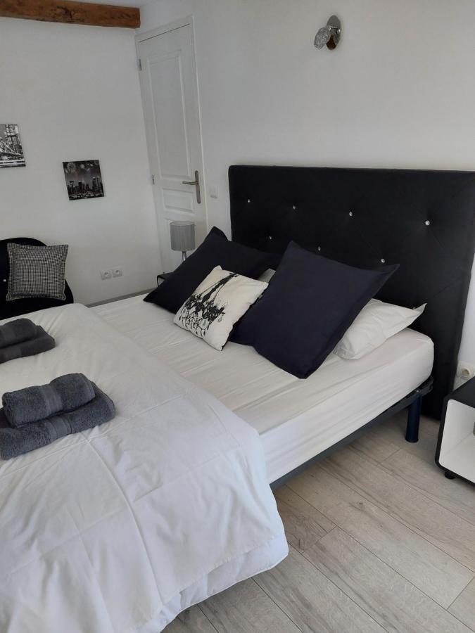 Les Dauphins Apartment Saint-Romain-de-Jalionas ภายนอก รูปภาพ