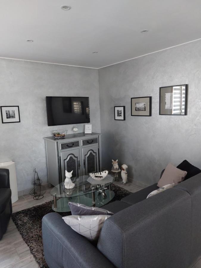 Les Dauphins Apartment Saint-Romain-de-Jalionas ภายนอก รูปภาพ
