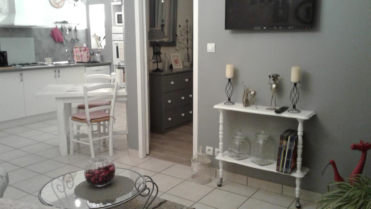 Les Dauphins Apartment Saint-Romain-de-Jalionas ภายนอก รูปภาพ