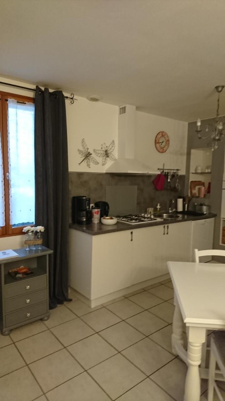 Les Dauphins Apartment Saint-Romain-de-Jalionas ภายนอก รูปภาพ