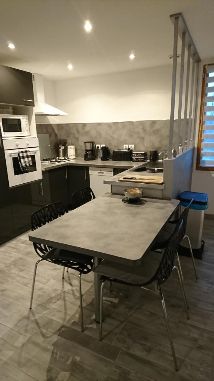 Les Dauphins Apartment Saint-Romain-de-Jalionas ภายนอก รูปภาพ